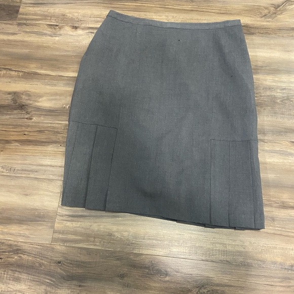 Jessica Dresses & Skirts - 💗Jessica Gray Knee-Length Pencil Skirt for Work